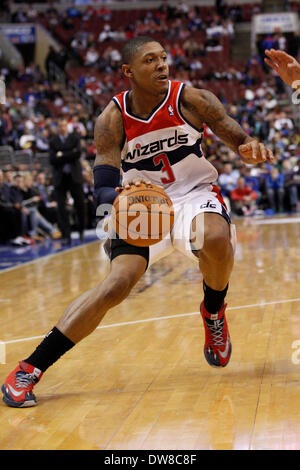 1 mars 2014 : Washington Wizards shooting guard Bradley Beal (3) en action au cours de la NBA match entre les Washington Wizards et les Philadelphia 76ers au Wells Fargo Center de Philadelphie, Pennsylvanie. Les assistants gagné 122-103. Christopher (Szagola/Cal Sport Media) Banque D'Images