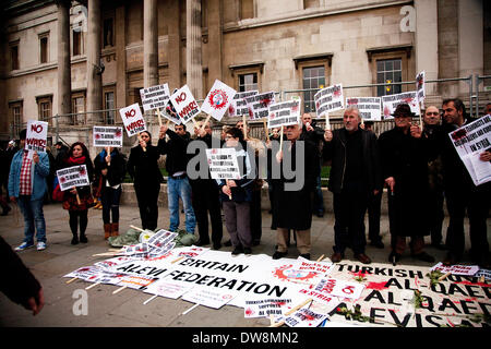 Londres, Royaume-Uni. 2 mars, 2014. Les manifestants se rassemblent à Trafalgar Square pour manifester contre le gouvernement turc qu'ils disent, c'est soutenir "al-Qaïda assassins'. Tovy Adina : Crédit/Alamy Live News Banque D'Images