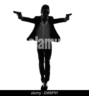 Un homme armé d'Asie en silhouette tueur isolé sur fond blanc Banque D'Images