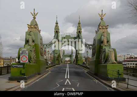 Hammersmith Bridge à partir du côté sud Banque D'Images