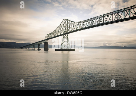 US Highway 101 traverse la rivière Columbia entre l'Oregon et Washington sur l'Astoria-Pont Megler Banque D'Images