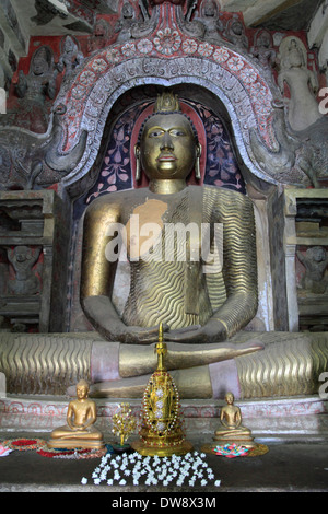 Sri Lanka, Kandy, Gadaladeniya Temple Bouddhiste, statue de Bouddha, Banque D'Images