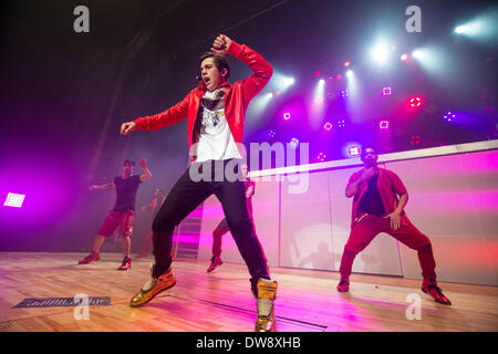 Royal Oak, Michigan, USA. 3e Mar, 2014. La chanteuse pop américaine AUSTIN MAHONE effectuant sur MTV artiste à surveiller au théâtre musical de Royal Oak 2 mars 2014 Crédit : Marc Nader/ZUMA/ZUMAPRESS.com/Alamy fil Live News Banque D'Images