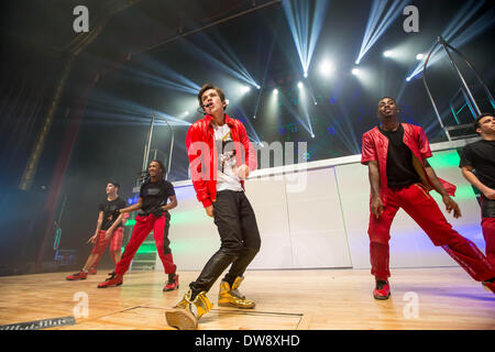 Royal Oak, Michigan, USA. 3e Mar, 2014. La chanteuse pop américaine AUSTIN MAHONE effectuant sur MTV artiste à surveiller au théâtre musical de Royal Oak 2 mars 2014 Crédit : Marc Nader/ZUMA/ZUMAPRESS.com/Alamy fil Live News Banque D'Images