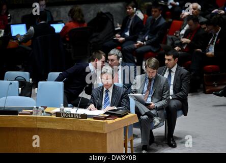 Organisation des Nations Unies, New York, NY, USA. 3 mars, 2014. Représentant permanent de l'Ukraine à l'Organisation des Nations Unies Yuriy Sergeyev (avant) assiste à une réunion du Conseil de sécurité sur la situation en Ukraine, qui est la troisième depuis le vendredi, au siège des Nations Unies à New York, le 3 mars 2014. Source : Xinhua/Alamy Live News Banque D'Images