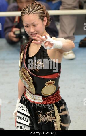 Tokyo, Japon. 3e Mar, 2014. Miyao Ayaka (JPN) Boxing : Ayaka de Miyao Japon célèbre sa victoire au cours de la lumière WBA minimumweight la boxe féminine title bout à Tokyo, au Japon . Credit : Hiroaki Yamaguchi/AFLO/Alamy Live News Banque D'Images