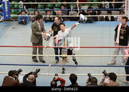 Tokyo, Japon. 3e Mar, 2014. Momo Koseki (JPN) Boxing : Momo Koseki du Japon célèbre sa bvictory atomweight au cours de la WBC la boxe féminine title bout à Tokyo, au Japon . Credit : Hiroaki Yamaguchi/AFLO/Alamy Live News Banque D'Images