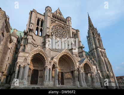 Notre-Dame de la cathédrale de Chartres, Chartres, Eure-et-Loir, France Banque D'Images