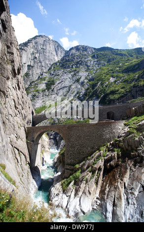 Pont du diable, les gorges de Schöllenen, Reuss, Canton d'Uri, Suisse Banque D'Images