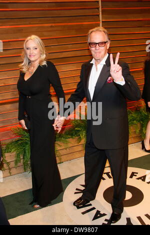 West Hollywood, Los Angeles, USA. 09Th Mar, 2014. L'acteur américain Peter Fonda et épouse Margaret DeVogelaere arrivent à la Vanity Fair Oscar Party à West Hollywood, Los Angeles, USA, 02 mars 2014. Photo : Hubert Boesl/DPA - AUCUN SERVICE DE FIL/KEIN BILDFUNK-/dpa/Alamy Live News Banque D'Images