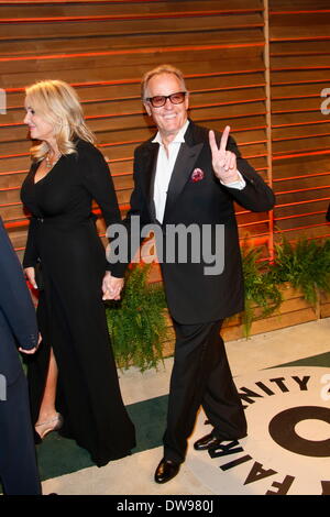 West Hollywood, Los Angeles, USA. 09Th Mar, 2014. L'acteur américain Peter Fonda et épouse Margaret DeVogelaere arrivent à la Vanity Fair Oscar Party à West Hollywood, Los Angeles, USA, 02 mars 2014. Photo : Hubert Boesl/DPA - AUCUN SERVICE DE FIL/KEIN BILDFUNK-/dpa/Alamy Live News Banque D'Images