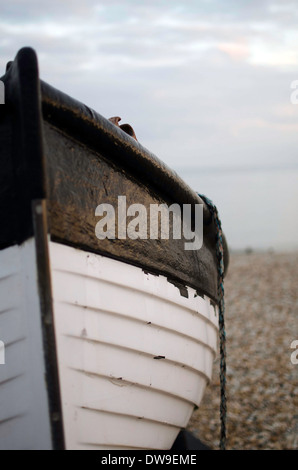 Bateau de pêche sur la plage de Littlehampton, West Sussex, UK Banque D'Images