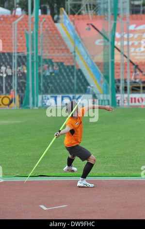 Athlète prend part au lancer du javelot lors des Championnats du monde junior de l'IAAF de 2013 du 12 au 14 juillet, 2013 à Donetsk, Ukraine Banque D'Images