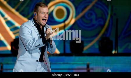 Munich, Allemagne. 06Th Mar, 2014. Brian Littrel du groupe américain Backstreet Boys effectue sur la scène de la Halle olympique de Munich, Allemagne, 03 mars 2014. C'était la première fois en près de dix ans que tous les membres originaux du groupe a donné un concert ensemble. Photo : Sven Hoppe/dpa/Alamy Live News Banque D'Images