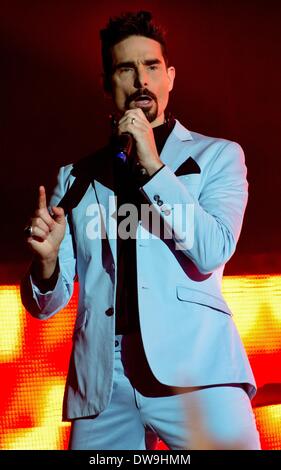 Munich, Allemagne. 06Th Mar, 2014. Kevin Richardson du groupe américain Backstreet Boys effectue sur la scène de la Halle olympique de Munich, Allemagne, 03 mars 2014. C'était la première fois en près de dix ans que tous les membres originaux du groupe a donné un concert ensemble. Photo : Sven Hoppe/dpa/Alamy Live News Banque D'Images