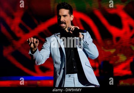 Munich, Allemagne. 06Th Mar, 2014. Kevin Richardson du groupe américain Backstreet Boys effectue sur la scène de la Halle olympique de Munich, Allemagne, 03 mars 2014. C'était la première fois en près de dix ans que tous les membres originaux du groupe a donné un concert ensemble. Photo : Sven Hoppe/dpa/Alamy Live News Banque D'Images