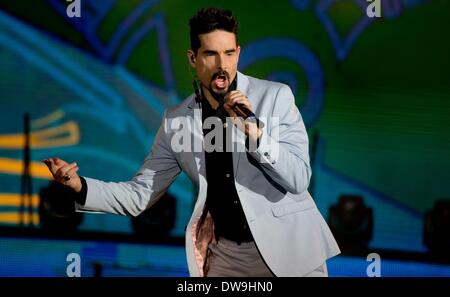 Munich, Allemagne. 06Th Mar, 2014. Kevin Richardson du groupe américain Backstreet Boys effectue sur la scène de la Halle olympique de Munich, Allemagne, 03 mars 2014. C'était la première fois en près de dix ans que tous les membres originaux du groupe a donné un concert ensemble. Photo : Sven Hoppe/dpa/Alamy Live News Banque D'Images