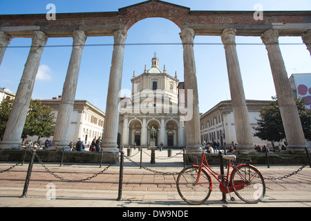 Colonne di San Lorenzo, situé en face de la Basilique de San Lorenzo Maggiore, Milan, Italie Banque D'Images