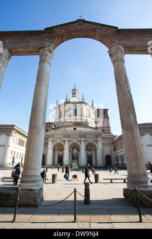 Colonne di San Lorenzo, situé en face de la Basilique de San Lorenzo Maggiore, Milan, Italie Banque D'Images