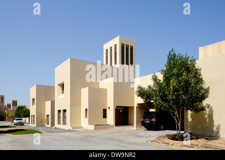 Nouvelles villas dans quartier résidentiel construit pour les familles Emirati sur île de Yas, à Abu Dhabi Emirats Arabes Unis Banque D'Images