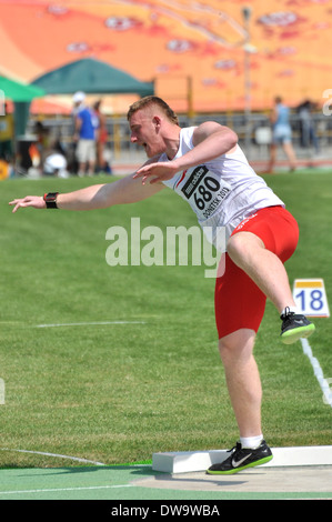 Adrian Walczynski effectue le lancer du poids au cours de l'IAAF 2013 World Junior Championships du 12 au 14 juillet, 2013 à Donetsk, Ukraine Banque D'Images