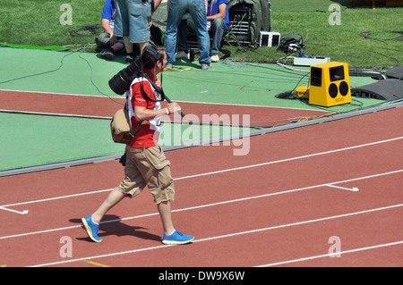 Journaliste sportif de travailler pendant le championnat du monde junior de l'IAAF 2013 Banque D'Images