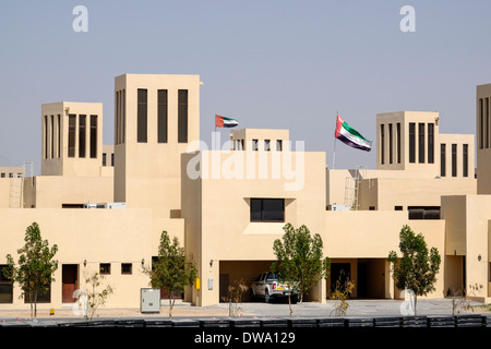 Nouvelles villas dans quartier résidentiel construit pour les familles Emirati sur île de Yas, à Abu Dhabi Emirats Arabes Unis Banque D'Images