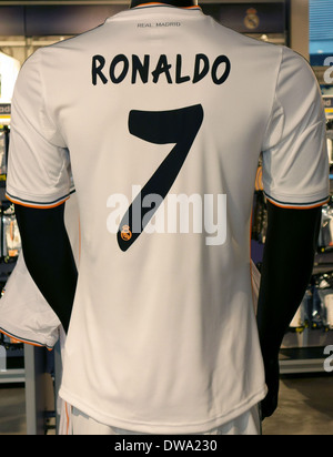 Shirt Ronaldo Real Madrid en boutique officielle au Bernabeu, Espagne Banque D'Images