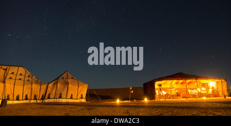 Tentes de l'Erg Chigaga Desert Camp de luxe dans désert du Sahara, Maroc, Souss-Massa-Draa Banque D'Images