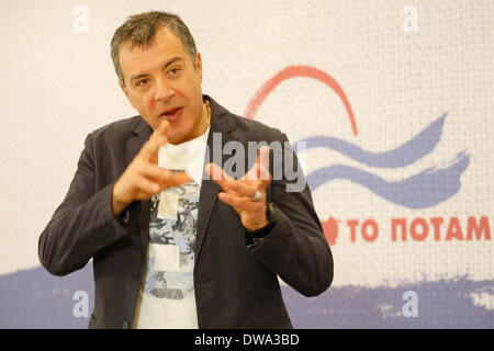 Athènes, Grèce. 4e Mar, 2014. Un journaliste bien connu et documentariste a lancé un nouveau parti, appelé Potami (rivière), de contester les élections de mai au Parlement européen. Aristidis Crédit : Vafeiadakis ZUMAPRESS.com/Alamy/Live News Banque D'Images