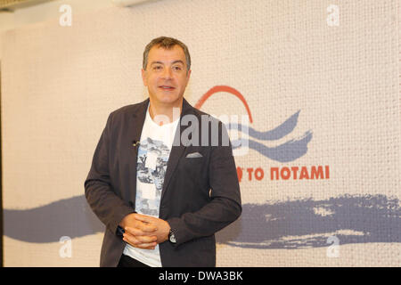 Athènes, Grèce. 4e Mar, 2014. Un journaliste bien connu et documentariste a lancé un nouveau parti, appelé Potami (rivière), de contester les élections de mai au Parlement européen. Aristidis Crédit : Vafeiadakis ZUMAPRESS.com/Alamy/Live News Banque D'Images