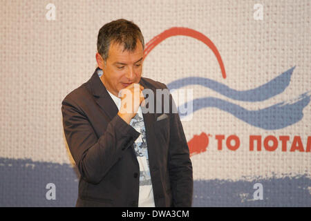 Athènes, Grèce. 4e Mar, 2014. Un journaliste bien connu et documentariste a lancé un nouveau parti, appelé Potami (rivière), de contester les élections de mai au Parlement européen. Aristidis Crédit : Vafeiadakis ZUMAPRESS.com/Alamy/Live News Banque D'Images