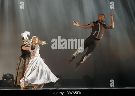Berlin, Allemagne. 4e Mar, 2014. Rasta Thomas' Roméo et Juliette - à partir de la 04.03 au 09.03.2014 est à voir le rock classique ballet Roméo et Juliette ' ' par Rasta Thomas et Adrienne Canterna, déjà connu par sa production ' rock ', le serrant dans l'admiral's palace à Berlin. © Reynaldo Paganelli/NurPhoto ZUMAPRESS.com/Alamy/Live News Banque D'Images