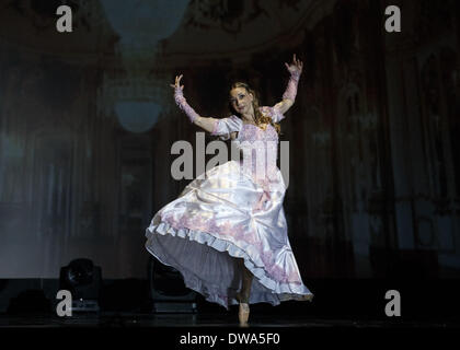 Berlin, Allemagne. 4e Mar, 2014. Rasta Thomas' Roméo et Juliette - à partir de la 04.03 au 09.03.2014 est à voir le rock classique ballet Roméo et Juliette ' ' par Rasta Thomas et Adrienne Canterna, déjà connu par sa production ' rock ', le serrant dans l'admiral's palace à Berlin. © Reynaldo Paganelli/NurPhoto ZUMAPRESS.com/Alamy/Live News Banque D'Images