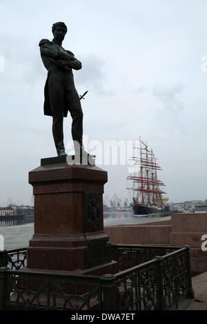 Saint-pétersbourg, Russie. 4e Mar, 2014. Rénové plus grand quatre-mâts école de voile ''edov'' prend la mer le 4 mars 2014 à Saint-Pétersbourg. Pendant le voyage sur le navire sera plus de 200 élèves des établissements de formation maritime pratique en Russie. © Andreï Pronin/ZUMAPRESS.com/Alamy Live News Banque D'Images