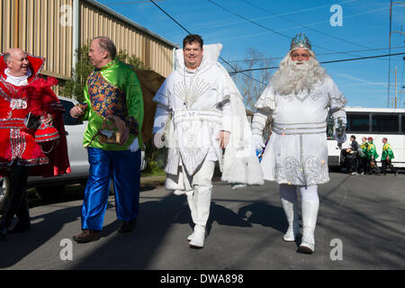 La Nouvelle Orléans, Louisiane, 3 mars 2014. Deuxième plus ancienne de la Coterie Mardi Gras, Proteus, prépare pour le coup d'envoi pour le lundi sur le thème le défilé des éléments anciens de l'Alchimie.' Credit : JT Blatty/Alamy Live News Banque D'Images