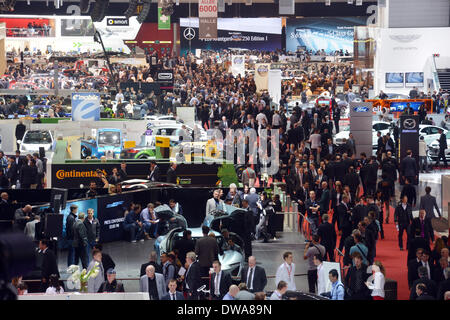 Genève, Suisse. 08Th Mar, 2014. Un hall au cours de la première journée presse du salon de Genève à Genève, Suisse, 04 mars 2014. Le 84e Salon de l'Automobile de Genève 2014 a lieu du 06 au 16 mars 2014. Photo : Uli Deck/dpa/Alamy Live News Banque D'Images