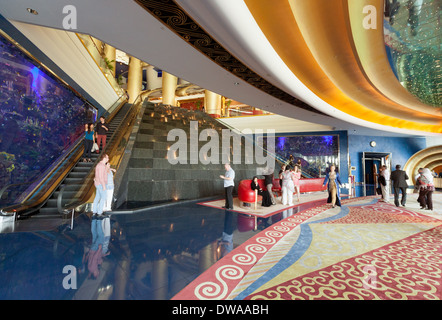 Burj al Arab Hotel Dubai - ornate 7 étoiles luxueux intérieur dans le hall, DUBAÏ, ÉMIRATS ARABES UNIS, Émirats arabes unis, Moyen Orient Banque D'Images