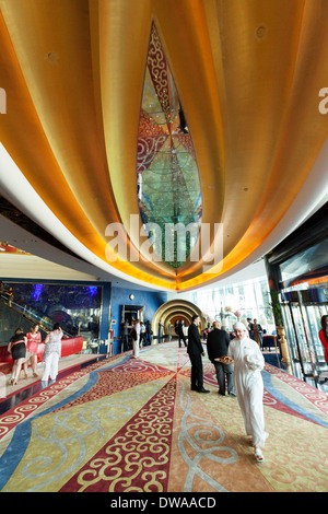 Burj al Arab Hotel Dubai - ornate 7 étoiles luxueux intérieur dans le hall d'accueil, DUBAÏ, ÉMIRATS ARABES UNIS, Émirats arabes unis, Moyen Orient Banque D'Images