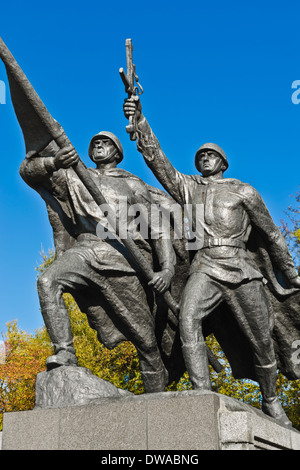 Composition sculpturale victoire. Le complexe Memorial de gardes 1200, Kaliningrad (Koenigsberg avant 1946), la Russie Banque D'Images