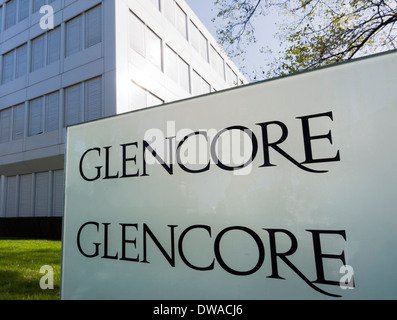 Entrée privée et siège de l'entreprise de Glencore Xstrata, la plus grande entreprise de commerce des produits de base, à Zoug, Suisse Banque D'Images