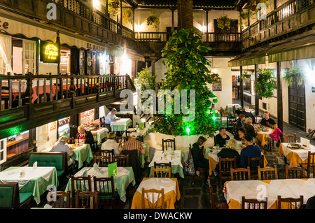 Restaurants dans la région de Patio, El Rincon à Plaza del Charco, bâtiment historique de 17. Siècle, Puerto de la Cruz, Tenerife Banque D'Images