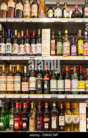 L'alcool sur l'écran dans un magasin de licences n par Banque D'Images