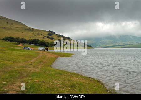 Paysage de Ohrigstad Dam Nature Reserve près de Pilgrim's Rest, le nord du Drakensberg, Mpumalanga. Il passe à la pluie d'abeilles Banque D'Images