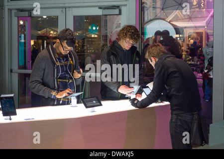 Google New York hiver wonderlab shop à Bryant Park NYC Banque D'Images