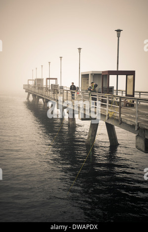 Pêche à la jetée de Edmonds, Washington, USA Banque D'Images