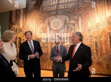 Dordrecht, Pays-Bas. 08Th Mar, 2014. Le roi Willem-Alexander assiste à l'ouverture de l'exposition ' Willem II ? Art King' au musée de Dordrecht à Dordrecht, Pays-Bas, 04 mars 2014. Le roi Guillaume II (1792-1849) possédait d'importantes peintures et dessins. Photo:PRE/ ALBERT PHILIP VAN DER WERF/dpa/Alamy Live News Banque D'Images