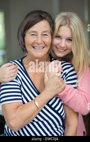 Portrait of happy senior à la maison Banque D'Images