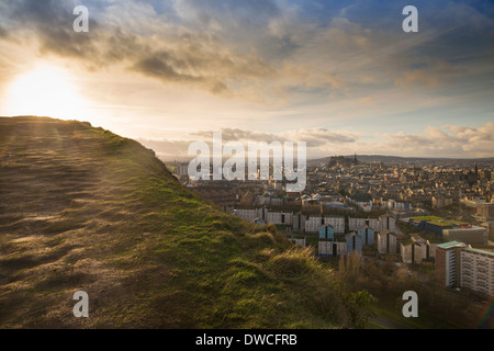 Vue de la ville d'Édimbourg de Salisbury Crags Banque D'Images