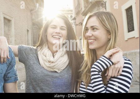 Jeunes amis en vacances, Valencia, Espagne Banque D'Images